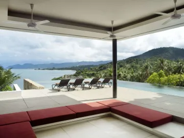 Luxurious Sea View Villa in Prime Location