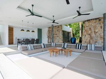 Luxurious Sea View Villa in Prime Location