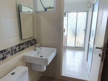 1 Bedroom Condo for sale at Baan Thew Lom