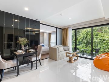 Spacious 45 sqm Studio at Mida Grande Surin - Top Resort