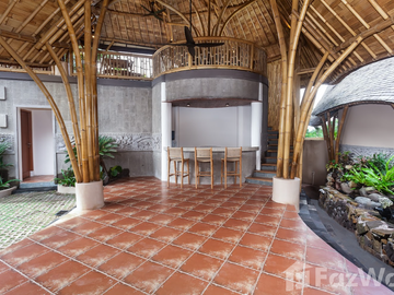 6 Bedroom Villa for sale in Susut, Bali