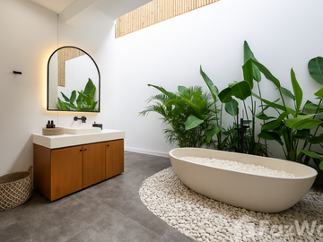 7 Bedroom Villa for sale in Batu Bolong, Bali