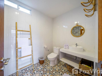 10 Bedroom Hotel for sale in Pererenan, Bali