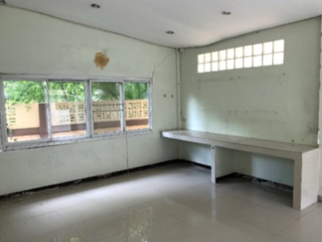 Large detached house, Pruksa Thani Village, wide area, complete functions, ready to move in, good price!