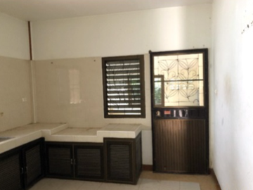 Large detached house, Pruksa Thani Village, wide area, complete functions, ready to move in, good price!