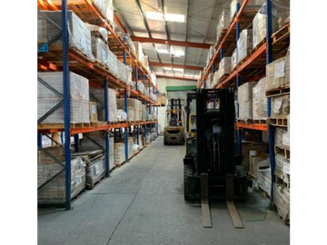 Venta o Alquiler de Local Comercial con 1990m2 en Santa Elena