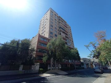 Se vende departamento con terraza. Metro Parque O’Higgins