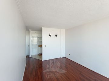 Se vende departamento con terraza. Metro Parque O’Higgins
