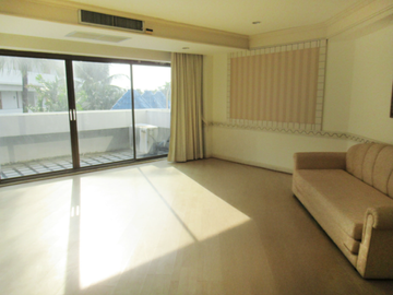 Andaman Beach Condominium Phuket, Patong location, convenient travel. Only 400 meters from Patong Beach, surrounded by amenities.