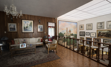 Casa Señorial Estilo Colonial en el Centro de Aguascalientes, Patio Central con Fuente. 18 MDP