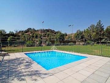 Exclusivo depto Valle Escondido, vista cordillera y cancha de golf