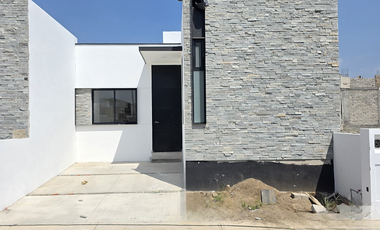 CASA EN VENTA, 1 PLANTA, 2 RECÁMARAS, 2 BAÑOS, COCHERA PARA 1 AUTO