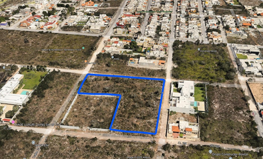 Terreno en venta con excelente ubicación en Montebello, Mérida, Yucatán