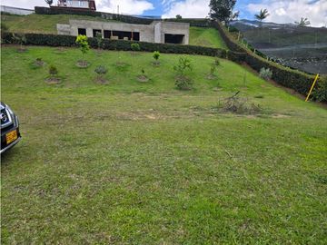LOTE EN EL CARMEN DE VIBORAL EN PARCELACION CERRADA- CON COLEGA