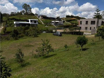 LOTE EN EL CARMEN DE VIBORAL EN PARCELACION CERRADA- CON COLEGA