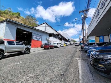 Bodega 1600 m2 Venta Urb Orillac