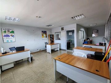 Bodega 1600 m2 Venta Urb Orillac