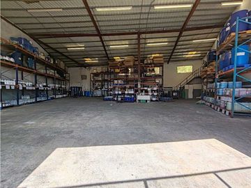 Bodega 1600 m2 Venta Urb Orillac