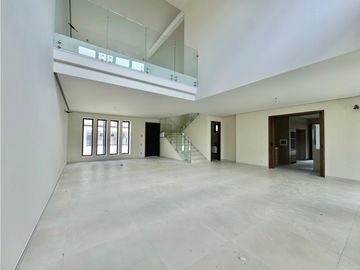 Venta de Casa Duplex en Residencial The Woods, Santa Maria