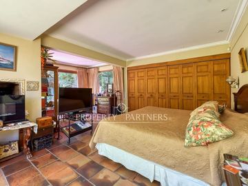 Casa estilo colonial con gran terreno
