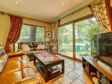 Casa estilo colonial con gran terreno