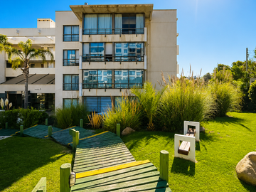 DEPA ILUMINADO CON PATIO EXCLUSIVO EN REÑACA