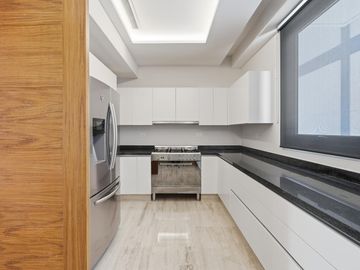 Casa tipo townhouse en Venta 4 recámaras , con Paneles solares , en Puerto Cancun.