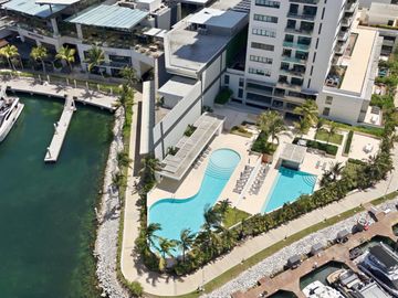 Casa tipo townhouse en Venta 4 recámaras , con Paneles solares , en Puerto Cancun.
