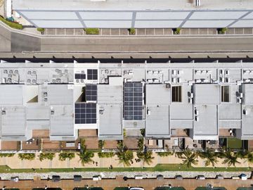 Casa tipo townhouse en Venta 4 recámaras , con Paneles solares , en Puerto Cancun.