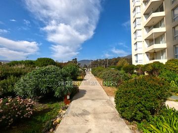Oportunidad Única: Departamento Amoblado en Condominio Estilo Resort con Salida Directa a Playa Grande