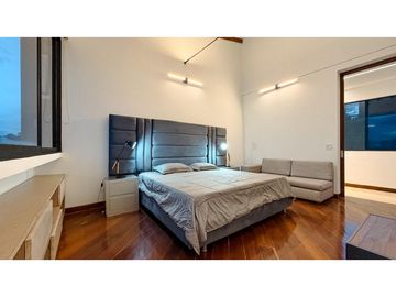 Casa de dos niveles para la renta amoblada en Palmas