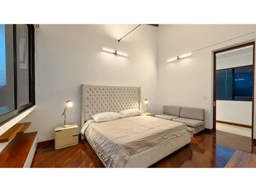 Casa de dos niveles para la renta amoblada en Palmas