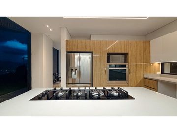 Casa de dos niveles para la renta amoblada en Palmas