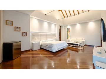 Casa de dos niveles para la renta amoblada en Palmas
