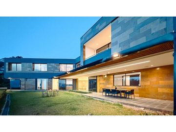 Casa de dos niveles para la renta amoblada en Palmas