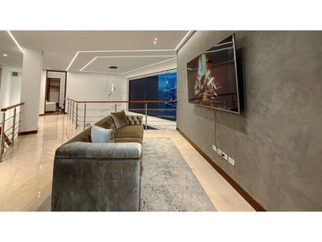 Casa de dos niveles para la renta amoblada en Palmas