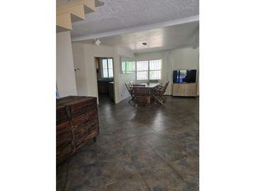 VENDE O ALQUILO casa en clayton