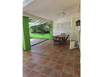 VENDE O ALQUILO casa en clayton