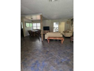 VENDE O ALQUILO casa en clayton