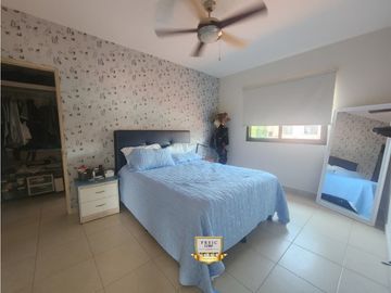 Oportunidad en PH Versalles: Casa de esquina remodelada – $339,000
