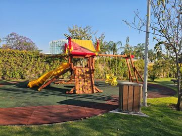 Casa en venta con cuarto de servicio en Santa Fe Juriquilla Queretaro