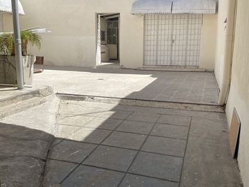 Casa con Uso de Suelo, pleno Centro Histórico de Queretaro 339 m2 terreno