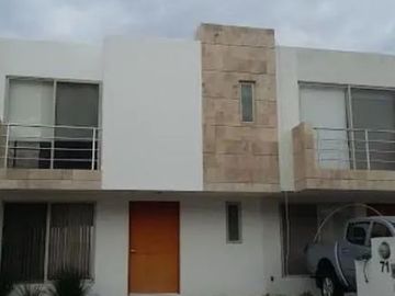 Casa en Venta Santa Fe Juriquilla, cuarto de tv, 3 recámaras para inversionistas