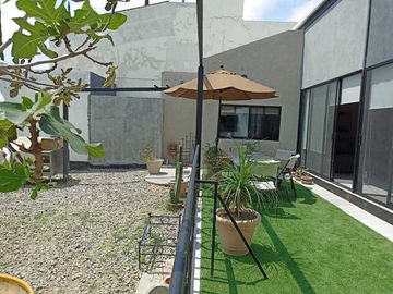 Renta de Casa tipo Loft en un solo nivel, amueblado.  Privada Juriquilla