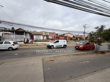 ¡Oportunidad!: Terreno de 245 m² en Av. Juan Cisternas