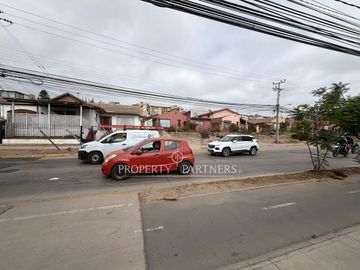 ¡Oportunidad!: Terreno de 245 m² en Av. Juan Cisternas