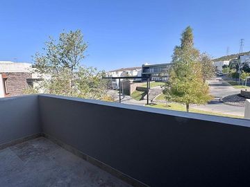 CASA EN VENTA EN FRACC. LOMAS DEL PEDREGAL.