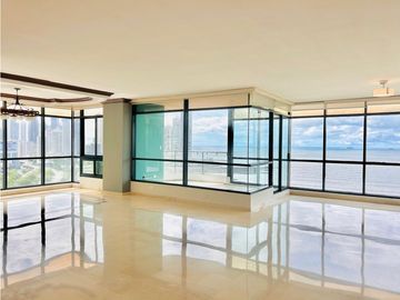 Se vende departamento en Avenida Balboa, Torres Miramar Plaza