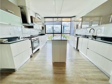 Se vende departamento en Avenida Balboa, Torres Miramar Plaza
