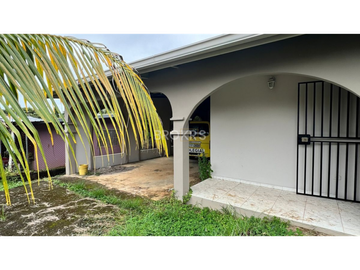 Venta de Casa – Urbanización Celin, Algarrobos